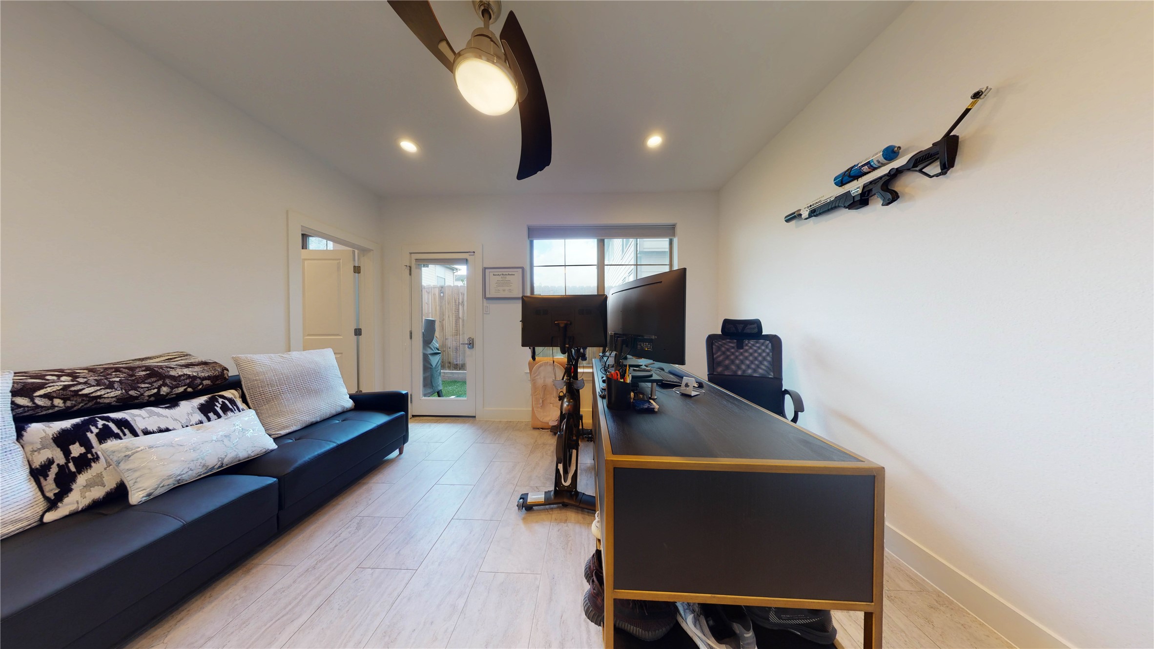 5422 Darling Street, Unit C Houston, TX 77007 - Photo 3 of 35 Ground Level Guest Room