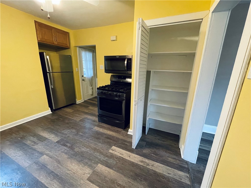 4395 Elmwood Road Cleveland, OH 44121 - Photo 11 of 26