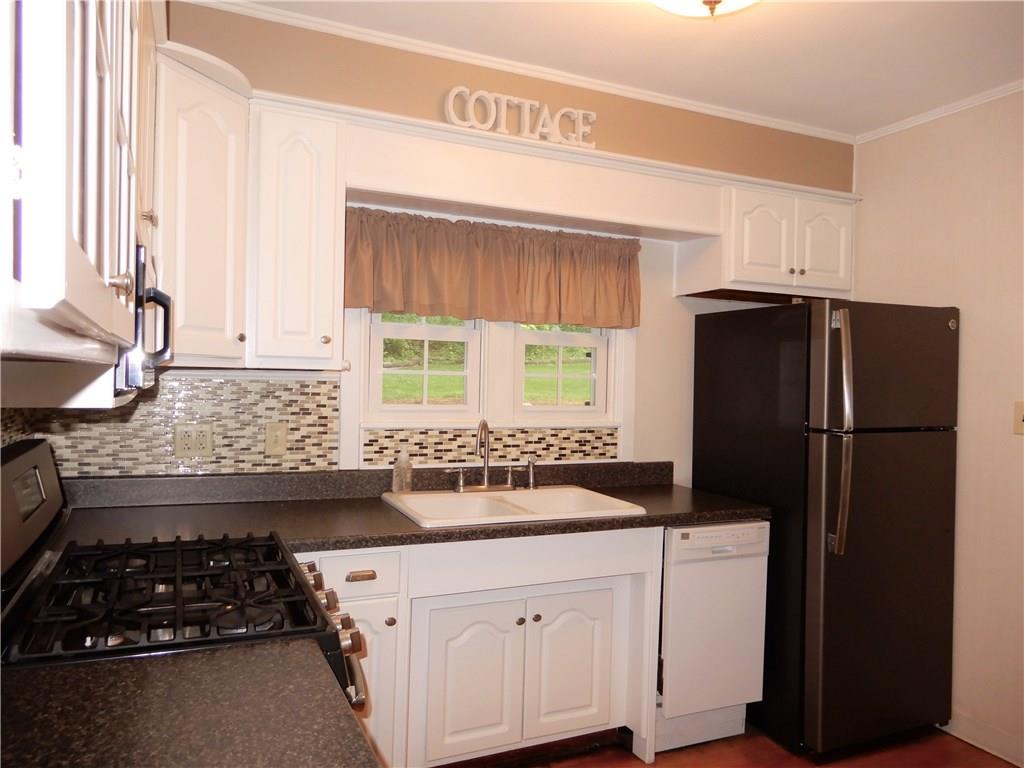 2040 Mohawk Road Pittsburgh, PA 15241 - Photo 8 of 22 Kitchen 2040 Mohawk Road