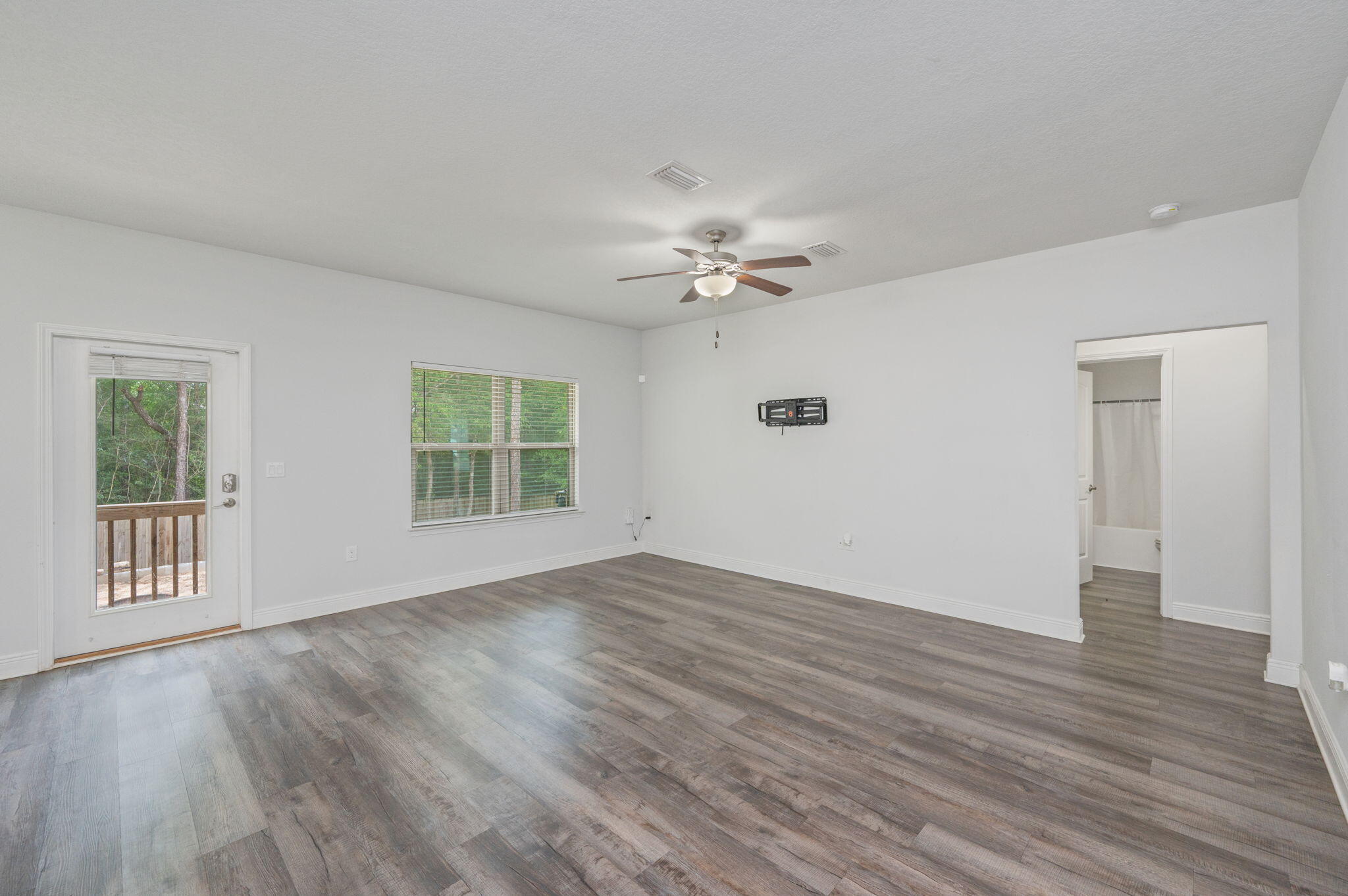 5737 Marigold Loop Crestview, FL 32539 - Photo 6 of 37 Living area