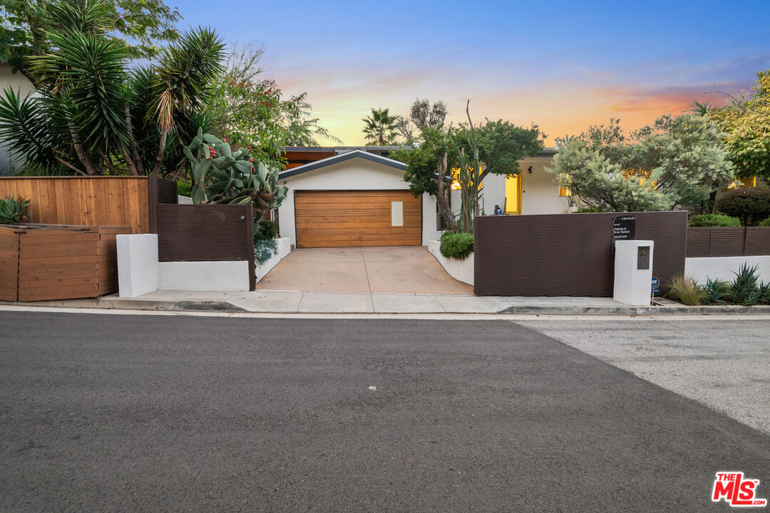 6570 Lakeridge Road Los Angeles, CA 90068 - Photo 1 of 62