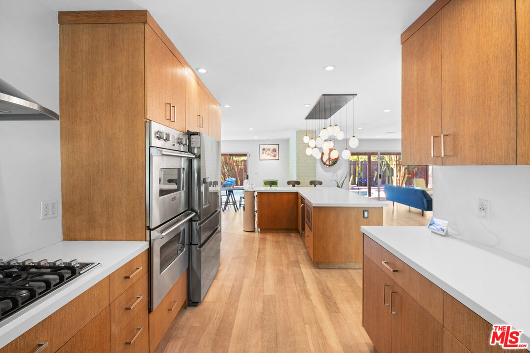 6570 Lakeridge Road Los Angeles, CA 90068 - Photo 14 of 62