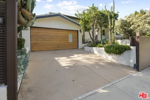 $1,995,000 | 6570 Lakeridge Road, Los Angeles, CA 90068