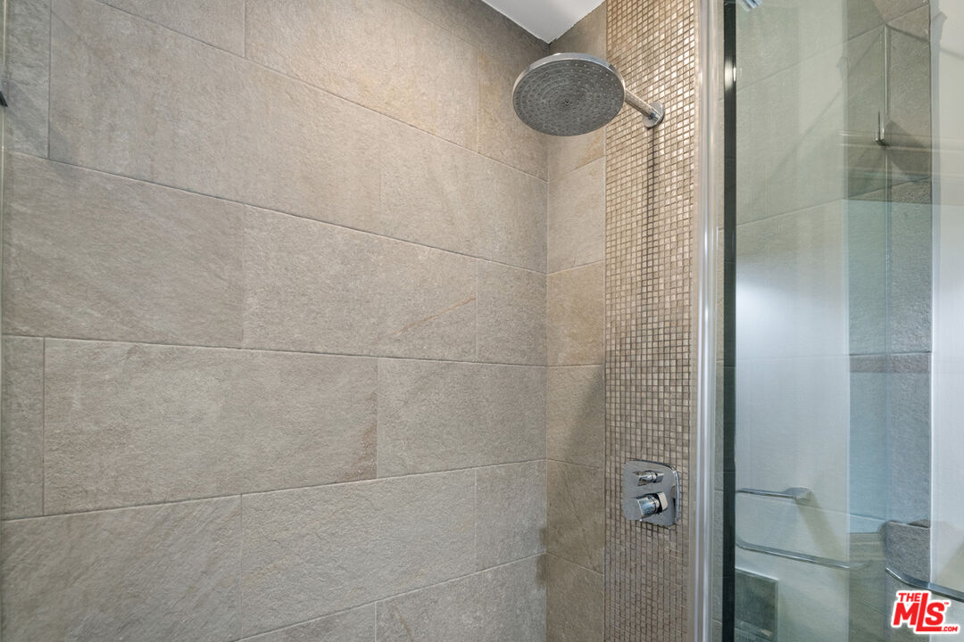 6570 Lakeridge Road Los Angeles, CA 90068 - Photo 32 of 62