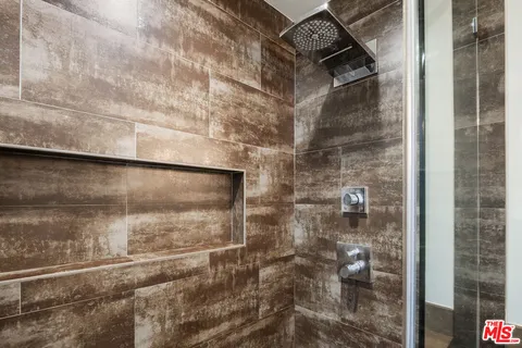 $1,995,000 | 6570 Lakeridge Road, Los Angeles, CA 90068