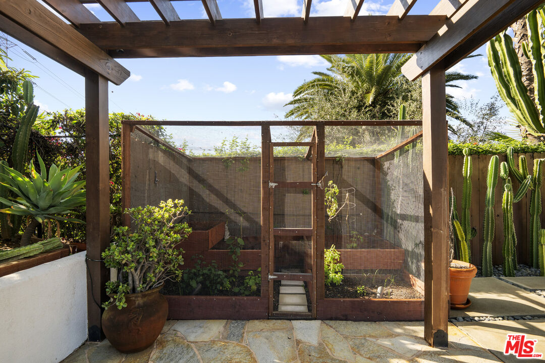 6570 Lakeridge Road Los Angeles, CA 90068 - Photo 53 of 62