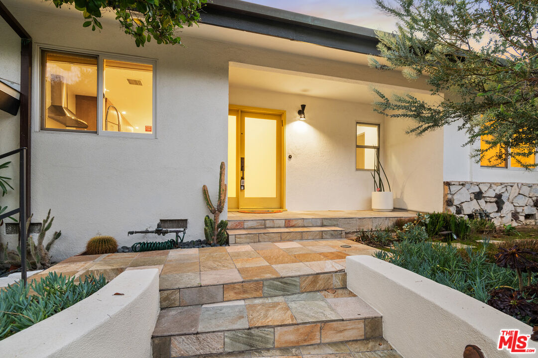 6570 Lakeridge Road Los Angeles, CA 90068 - Photo 54 of 62