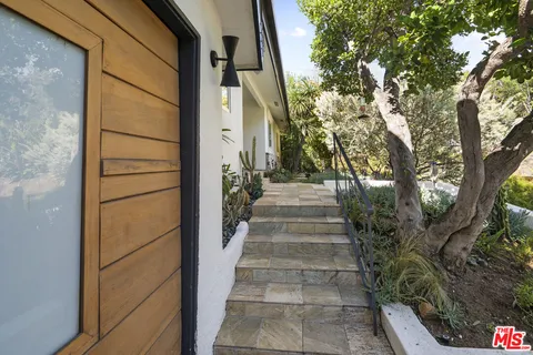 $1,995,000 | 6570 Lakeridge Road, Los Angeles, CA 90068