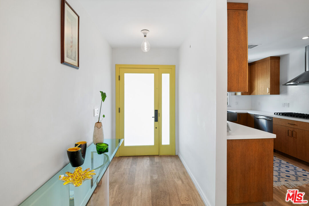 6570 Lakeridge Road Los Angeles, CA 90068 - Photo 9 of 62