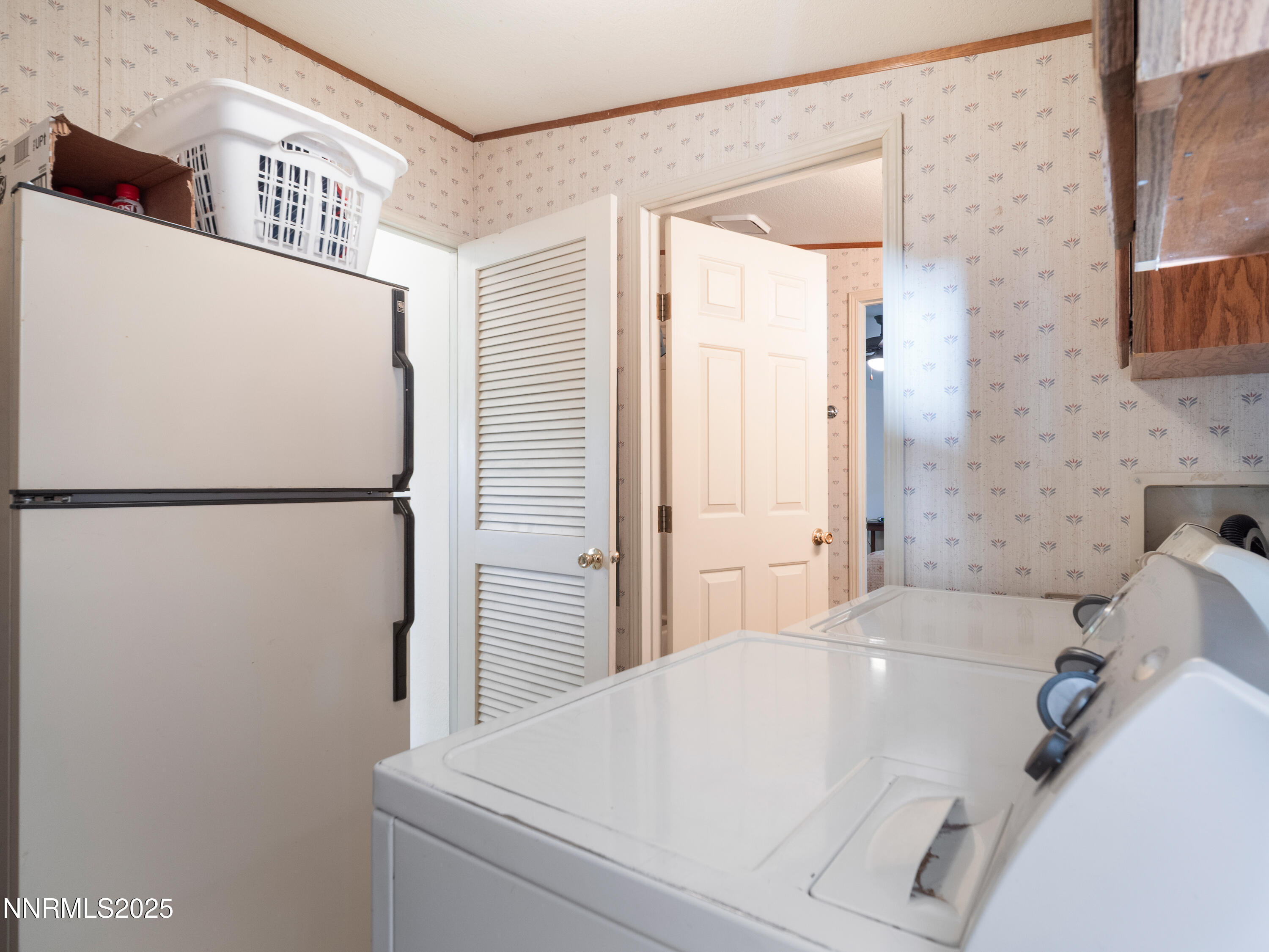 3670 Pine Nut Way Topaz Ranch Estates, NV 89444 - Photo 16 of 74 a bathroom with a bathtub and a shower