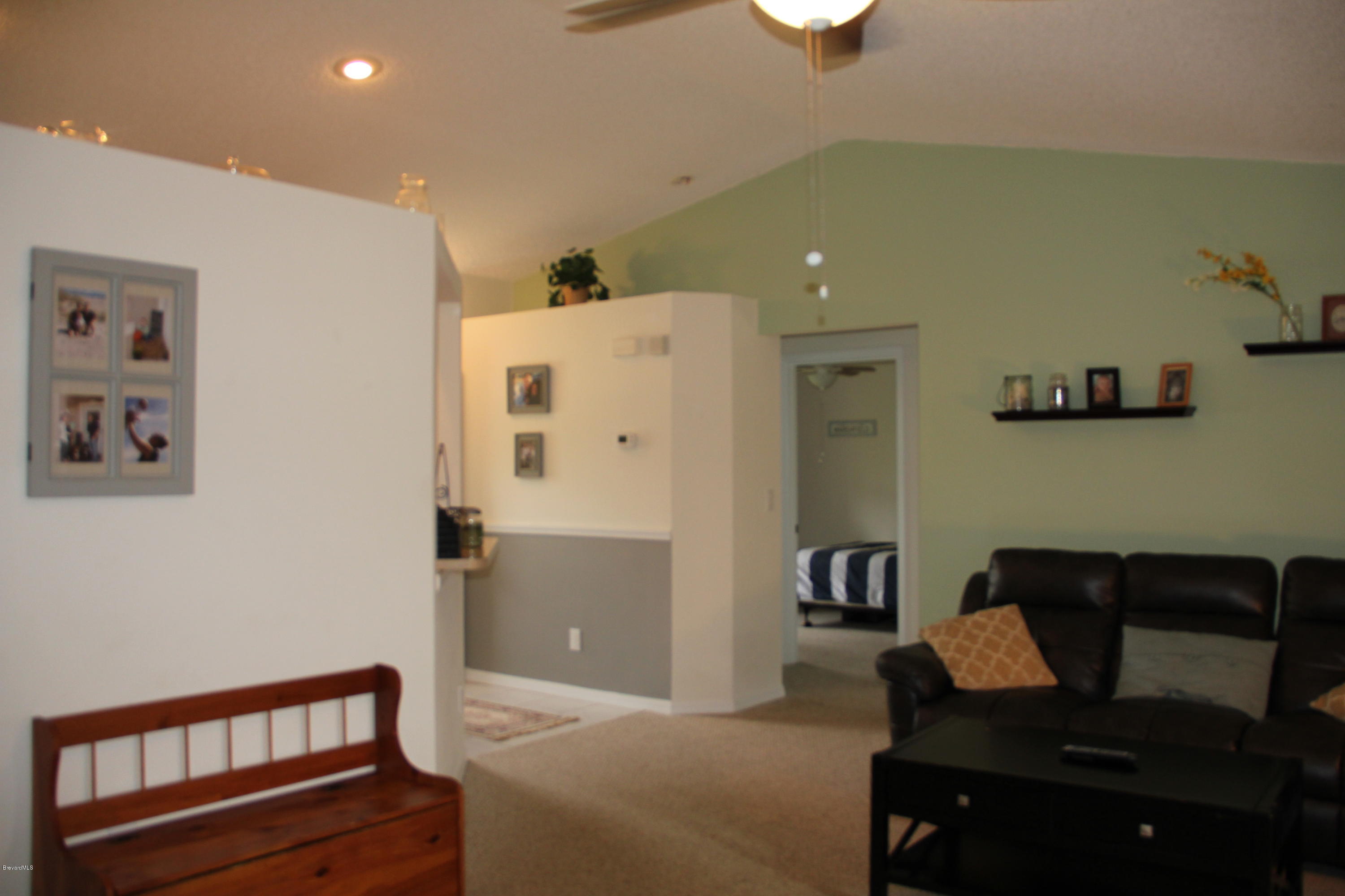 267 Twin Lakes Road Melbourne, FL 32901 - Photo 12 of 33 a living room with furniture and a lamp