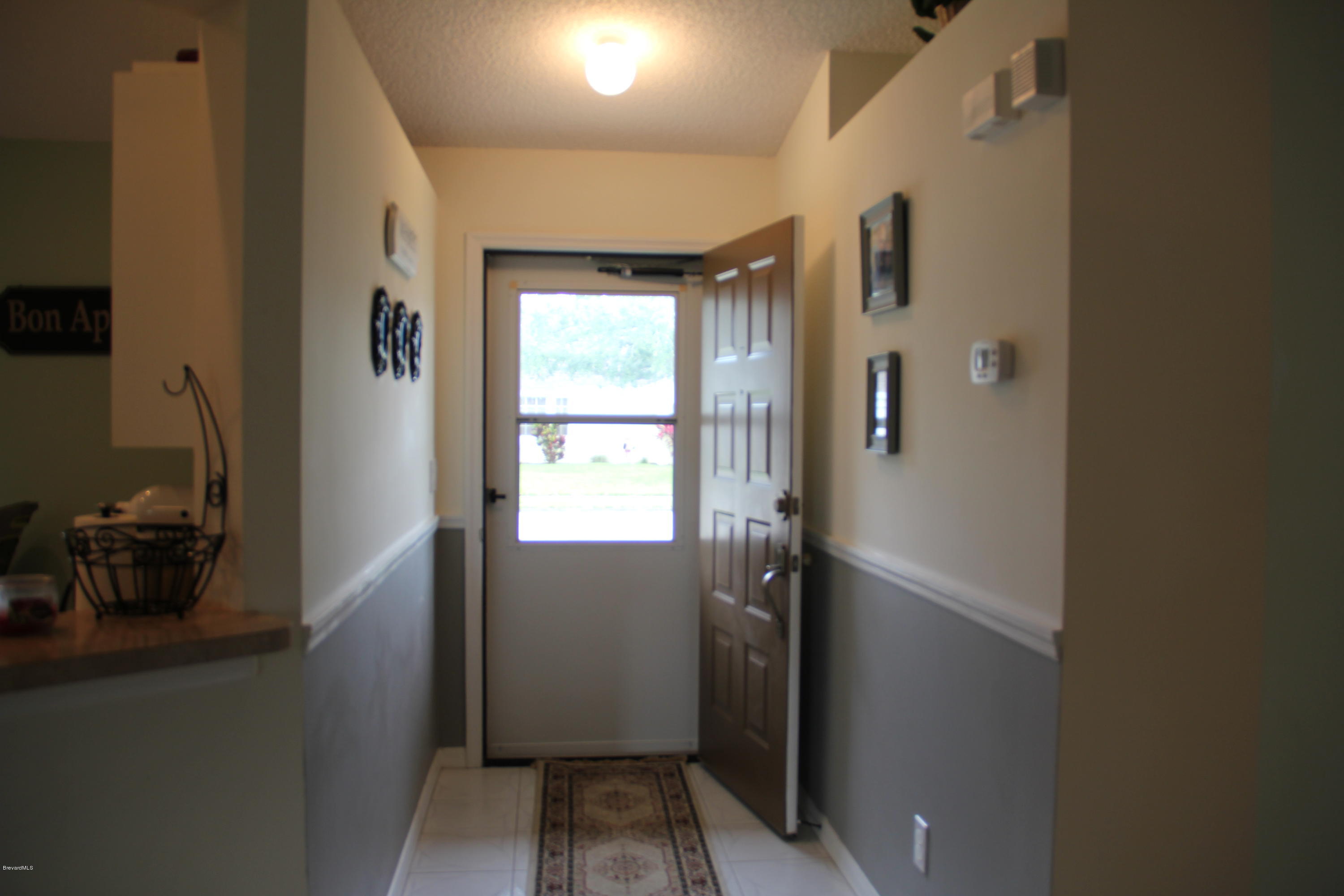 267 Twin Lakes Road Melbourne, FL 32901 - Photo 14 of 33 a room with window