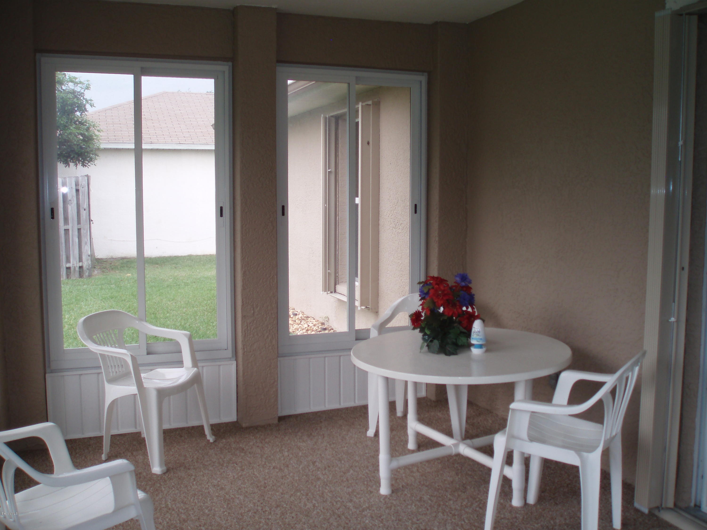 267 Twin Lakes Road Melbourne, FL 32901 - Photo 16 of 33 a dining room with furniture and window