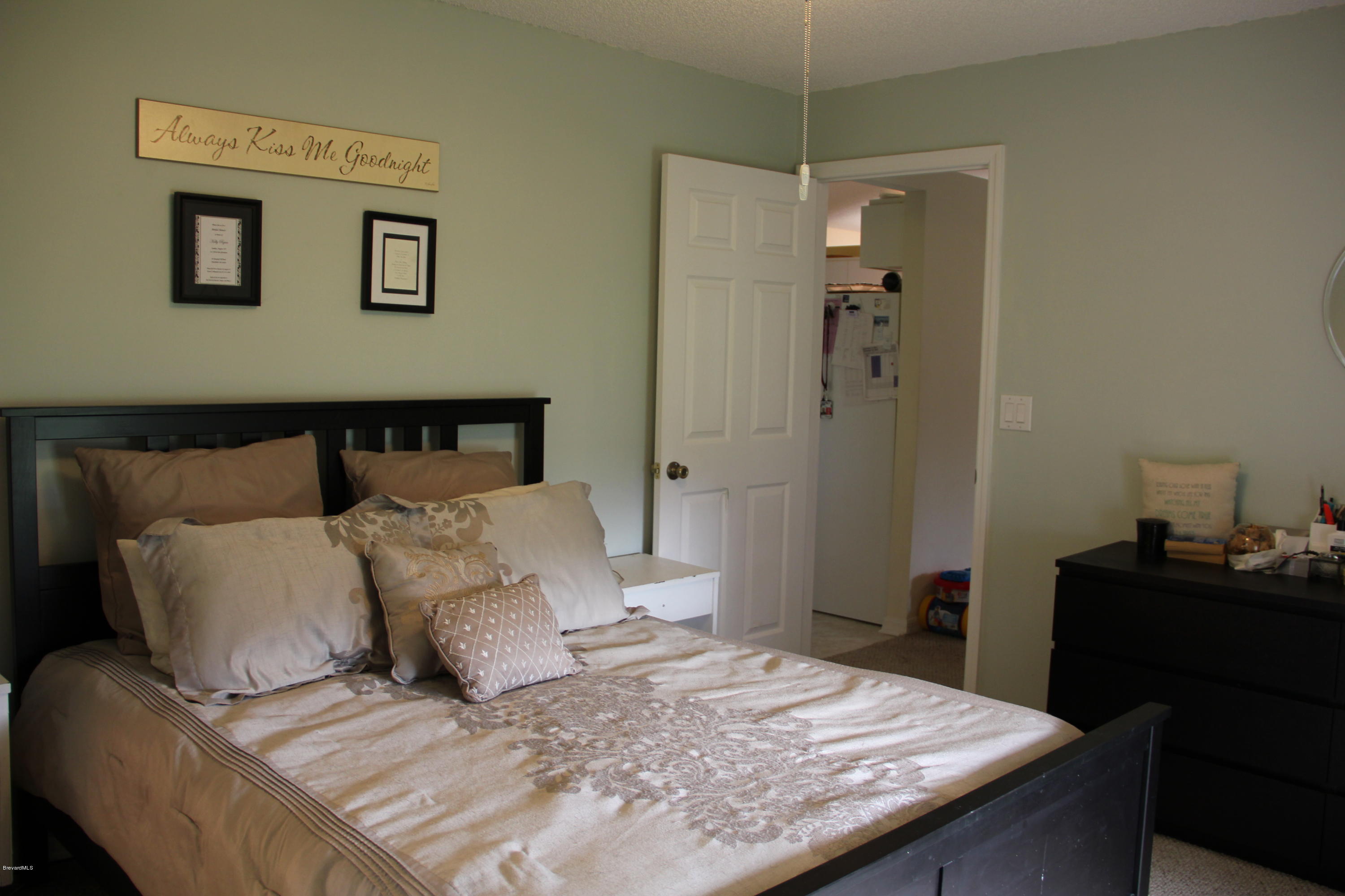 267 Twin Lakes Road Melbourne, FL 32901 - Photo 4 of 33 a bedroom with a bed and a table in it