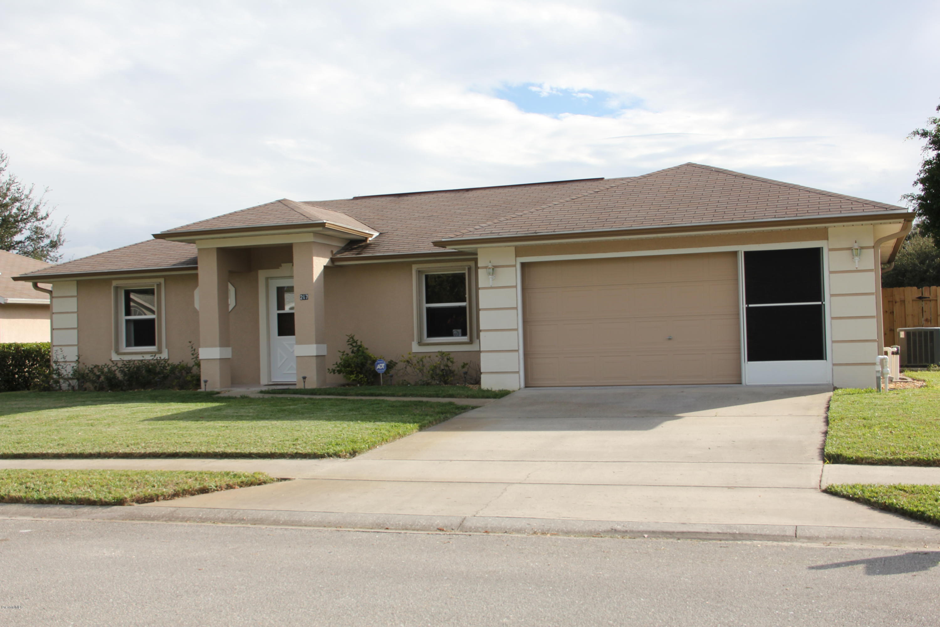 267 Twin Lakes Road Melbourne, FL 32901 - Photo 33 of 33 a front view of a house with a garden and yard