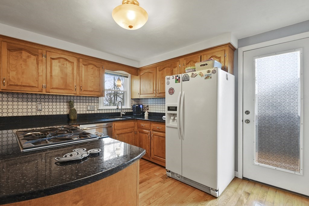 10 Westport Road Worcester, MA 01605 - Photo 12 of 33 Gallery Image 12