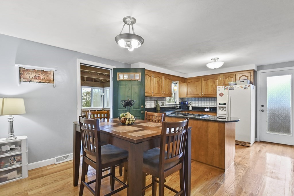 10 Westport Road Worcester, MA 01605 - Photo 5 of 33 Gallery Image 5