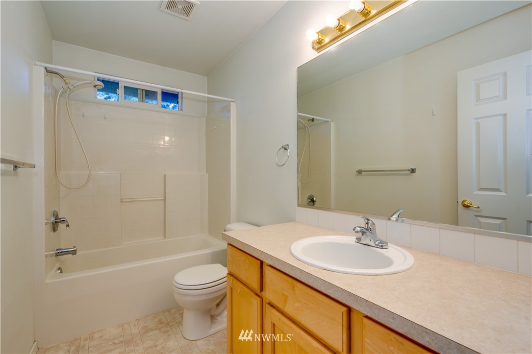 17760 110th Place Southeast Renton, WA 98055 - Photo 13 of 15