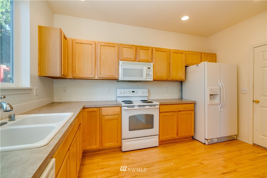 17760 110th Place Southeast Renton, WA 98055 - Photo 5 of 15