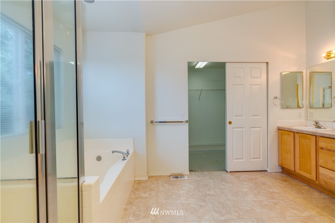 17760 110th Place Southeast Renton, WA 98055 - Photo 9 of 15