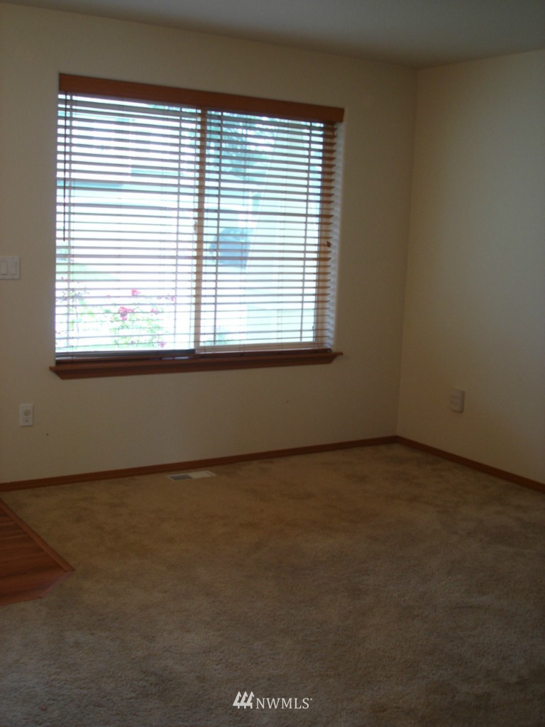 2425 Southwest Navigator Loop Oak Harbor, WA 98277 - Photo 14 of 19 Gallery Image 14