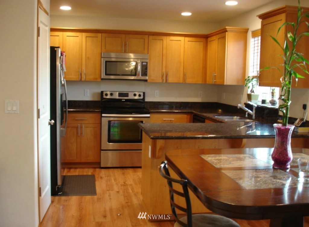 2425 Southwest Navigator Loop Oak Harbor, WA 98277 - Photo 3 of 19 Gallery Image 3