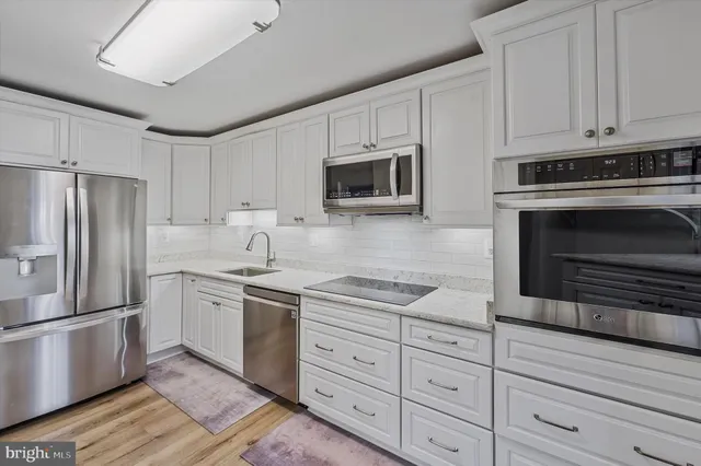 $515,000 | 309 Yoakum Parkway, Unit 807, Alexandria, VA 22304