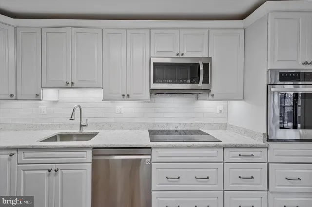 $515,000 | 309 Yoakum Parkway, Unit 807, Alexandria, VA 22304