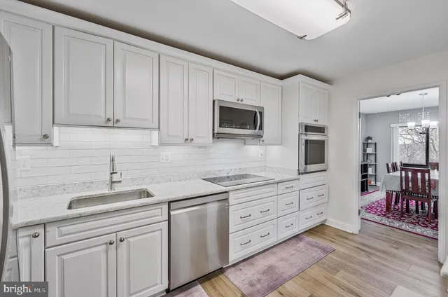 $515,000 | 309 Yoakum Parkway, Unit 807, Alexandria, VA 22304