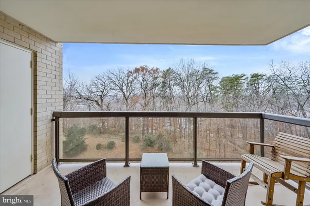 $515,000 | 309 Yoakum Parkway, Unit 807, Alexandria, VA 22304