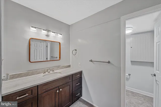 $515,000 | 309 Yoakum Parkway, Unit 807, Alexandria, VA 22304