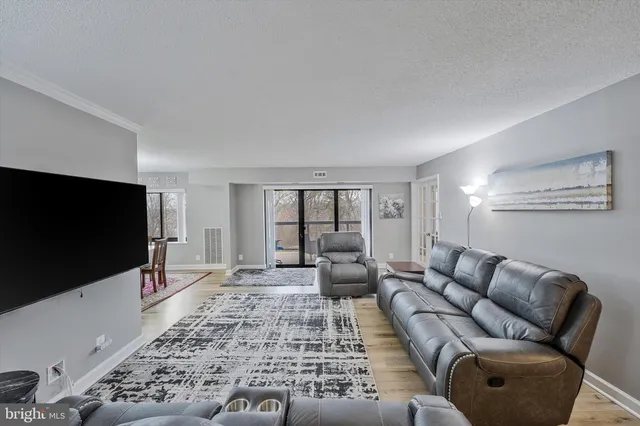 $515,000 | 309 Yoakum Parkway, Unit 807, Alexandria, VA 22304