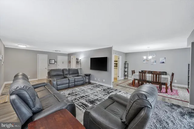 $515,000 | 309 Yoakum Parkway, Unit 807, Alexandria, VA 22304