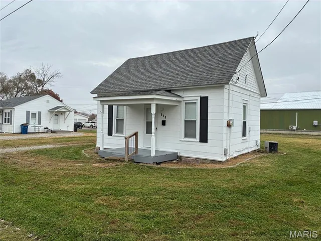 $100,000 | 818 East Washington Avenue, Greenville, IL 62246