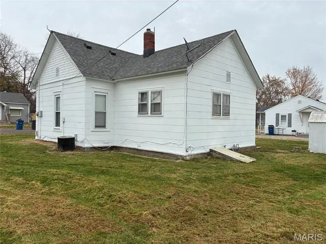$100,000 | 818 East Washington Avenue, Greenville, IL 62246
