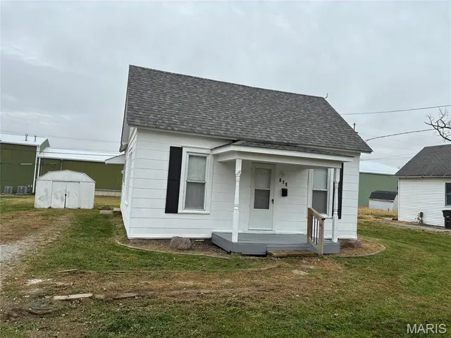 $100,000 | 818 East Washington Avenue, Greenville, IL 62246