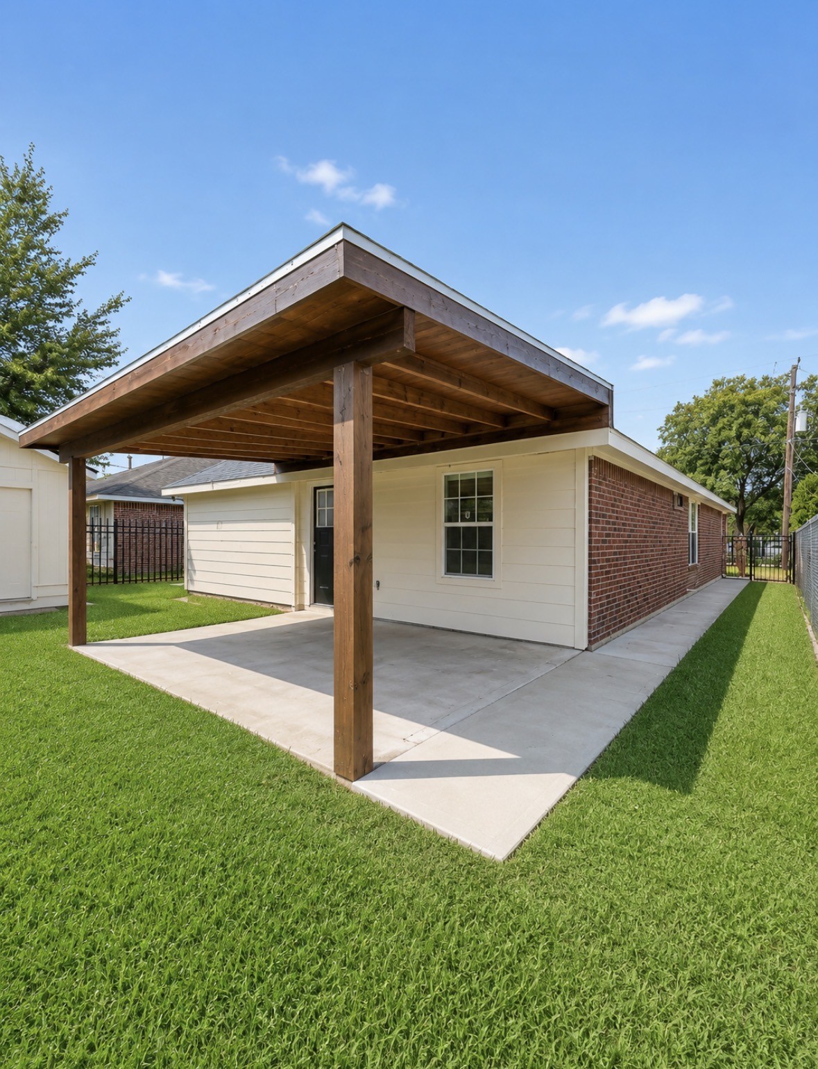 9422 Ledge Street Houston, TX 77075 - Photo 14 of 15 Backyard with Deck