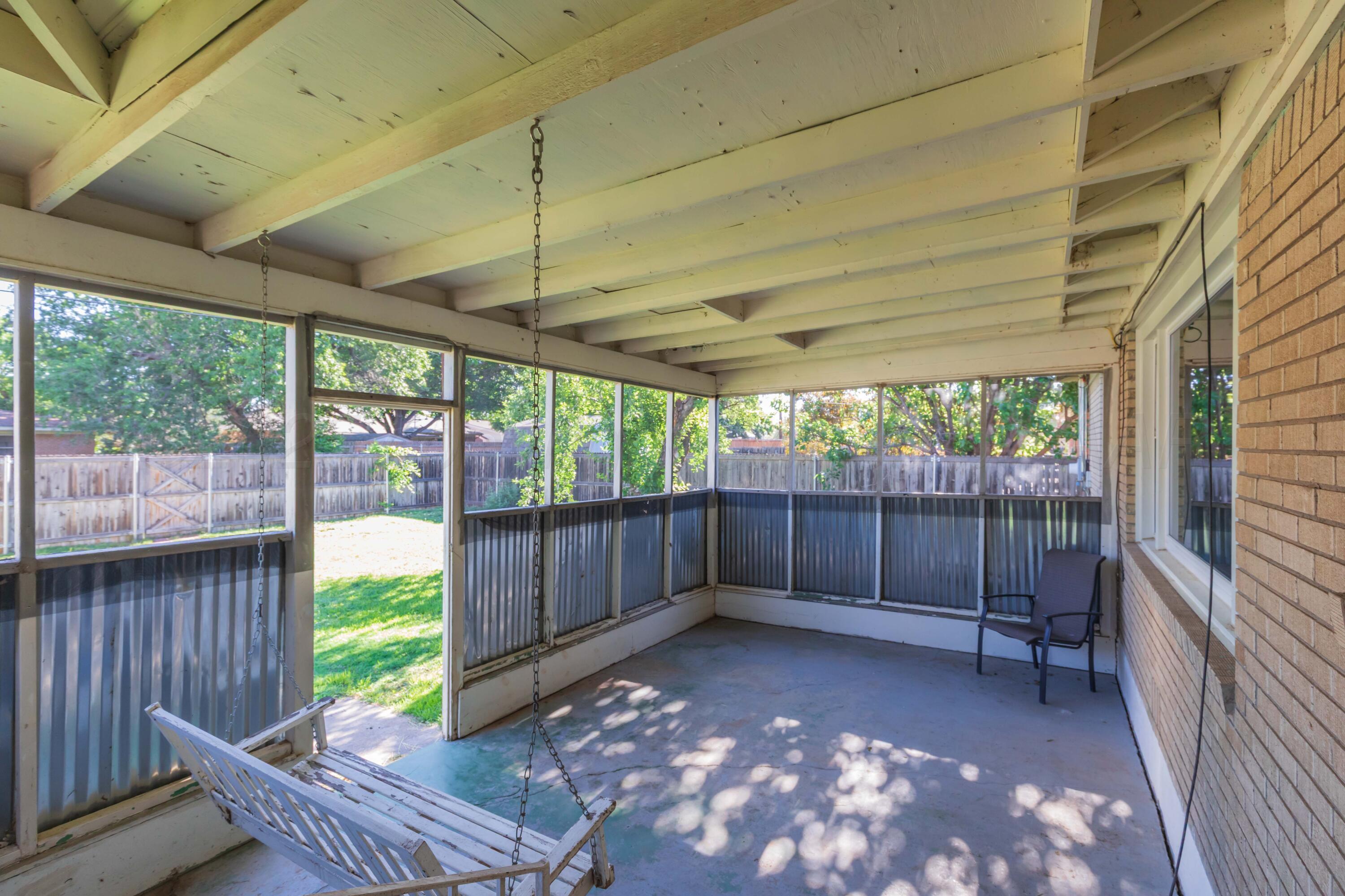 3513 Concord Road Amarillo, TX 79109 - Photo 38 of 45 a view of a backyard with a tub and wooden fence