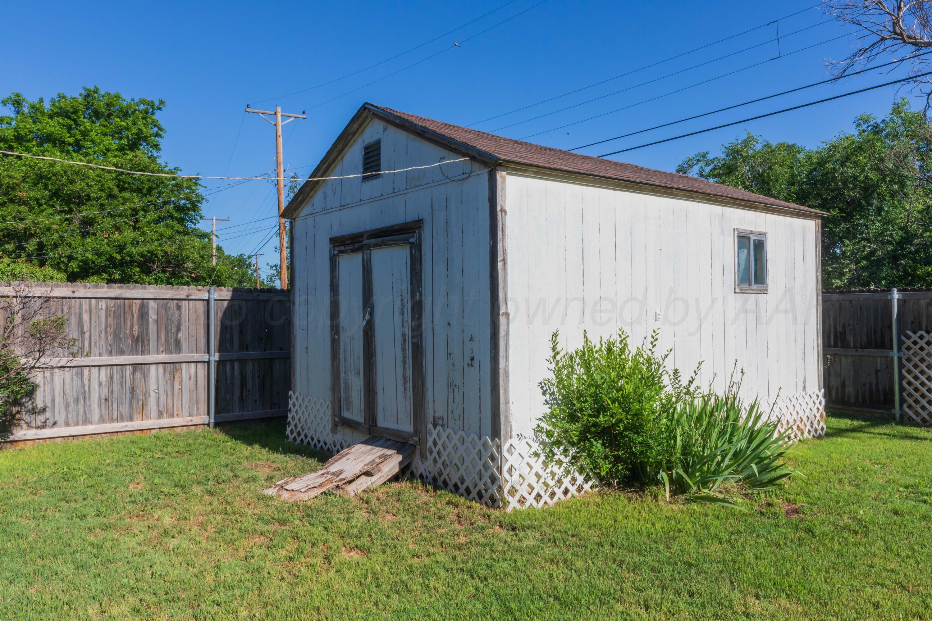 3513 Concord Road Amarillo, TX 79109 - Photo 41 of 45 a front view of a house with garden