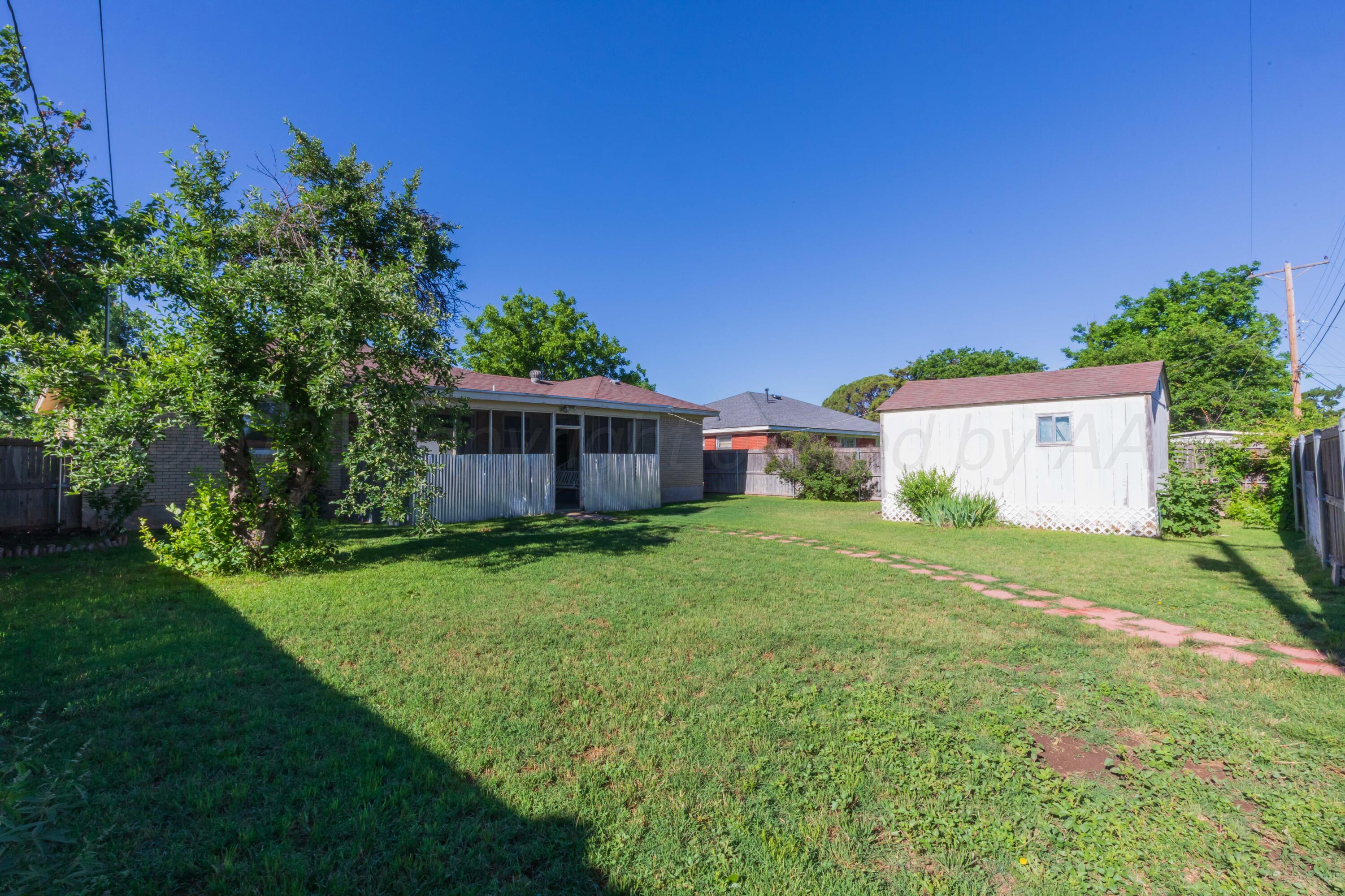 3513 Concord Road Amarillo, TX 79109 - Photo 44 of 45 a view of a house with backyard and garden