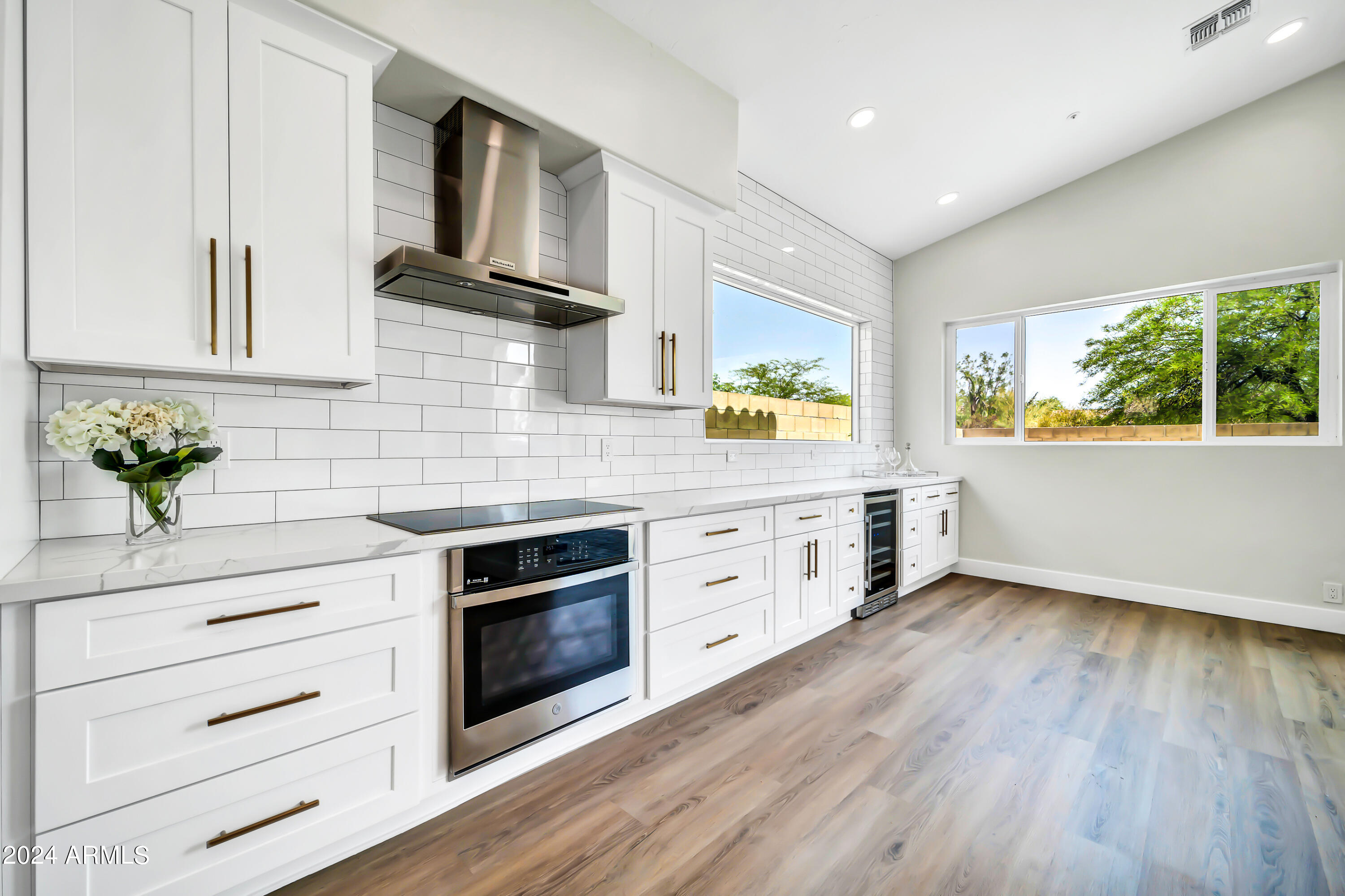 9863 East Redfield Road Scottsdale, AZ 85260 - Photo 6 of 35 Kitchen Full Breakfast Bar