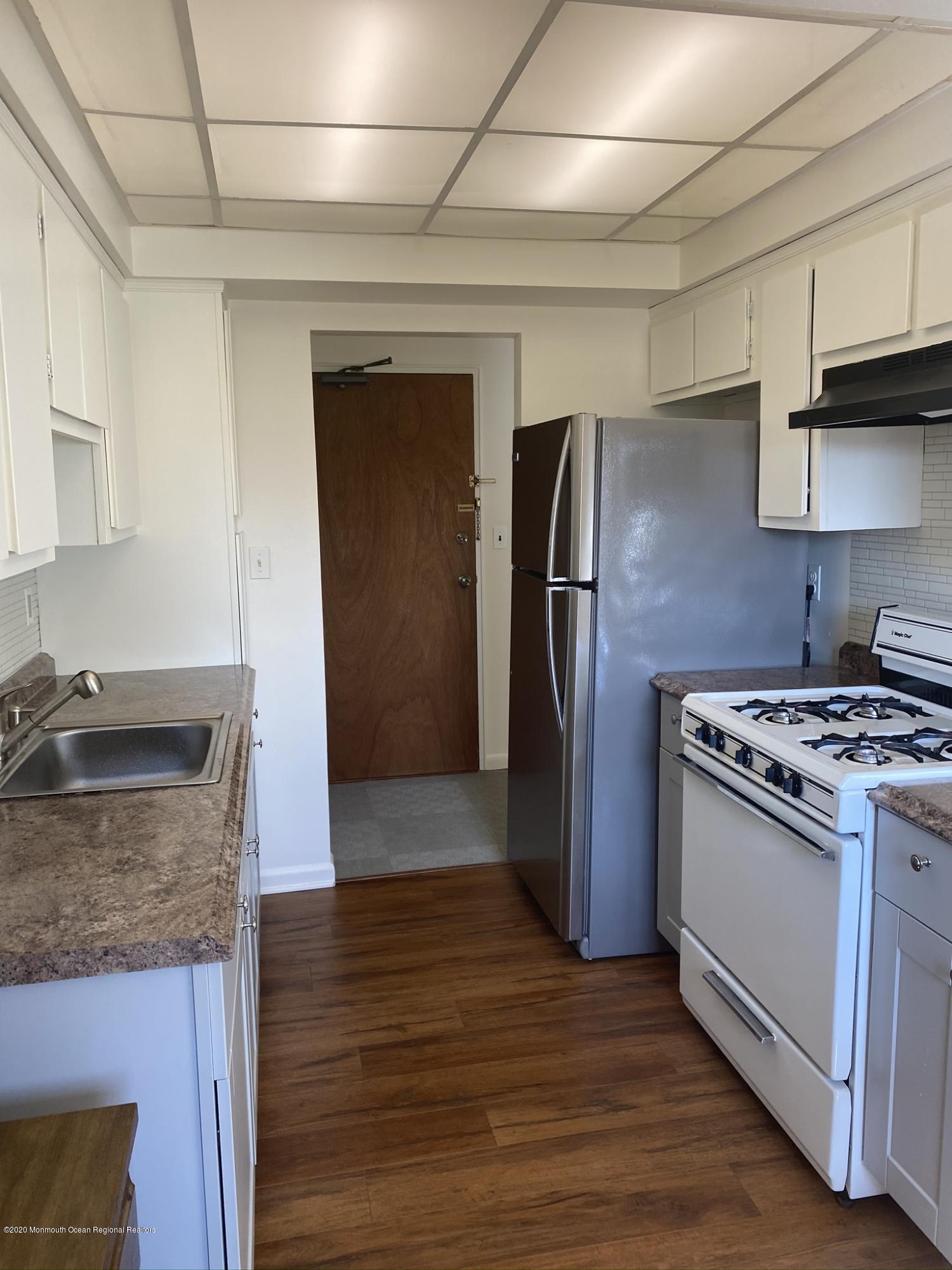 52 Stonehurst Boulevard, Unit B Freehold, NJ 07728 - Photo 7 of 30 IMG_1039