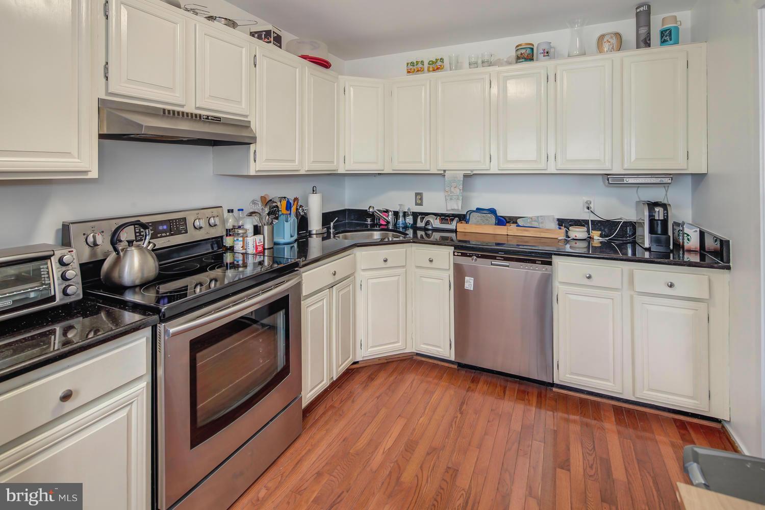 2387 Hunters Square Court Reston, VA 20191 - Photo 8 of 20 Kitchen