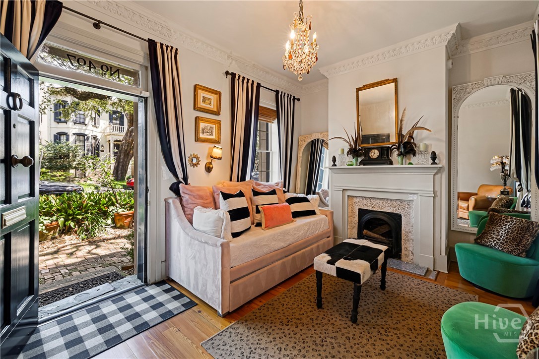 407 East Jones Street Savannah, GA 31401 - Photo 2 of 37