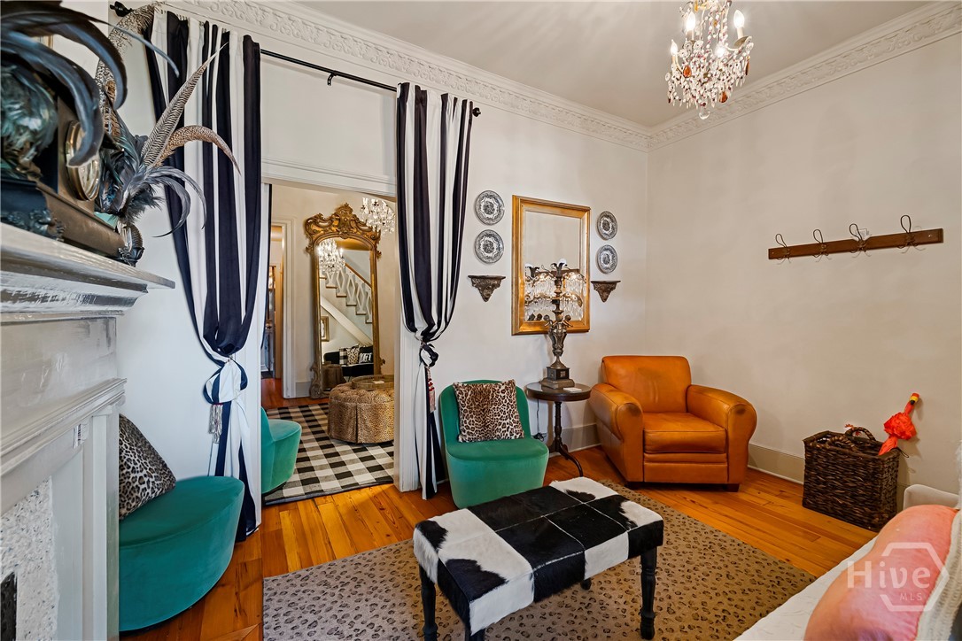 407 East Jones Street Savannah, GA 31401 - Photo 4 of 37