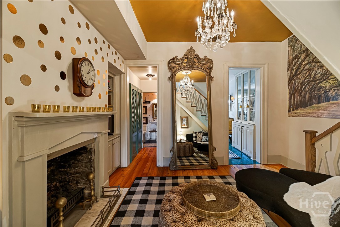 407 East Jones Street Savannah, GA 31401 - Photo 8 of 37