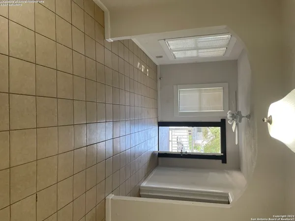 $1,550 | 1467 West Gerald Avenue, San Antonio, TX 78211