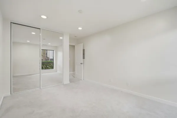 an empty room with windows and pillars in it