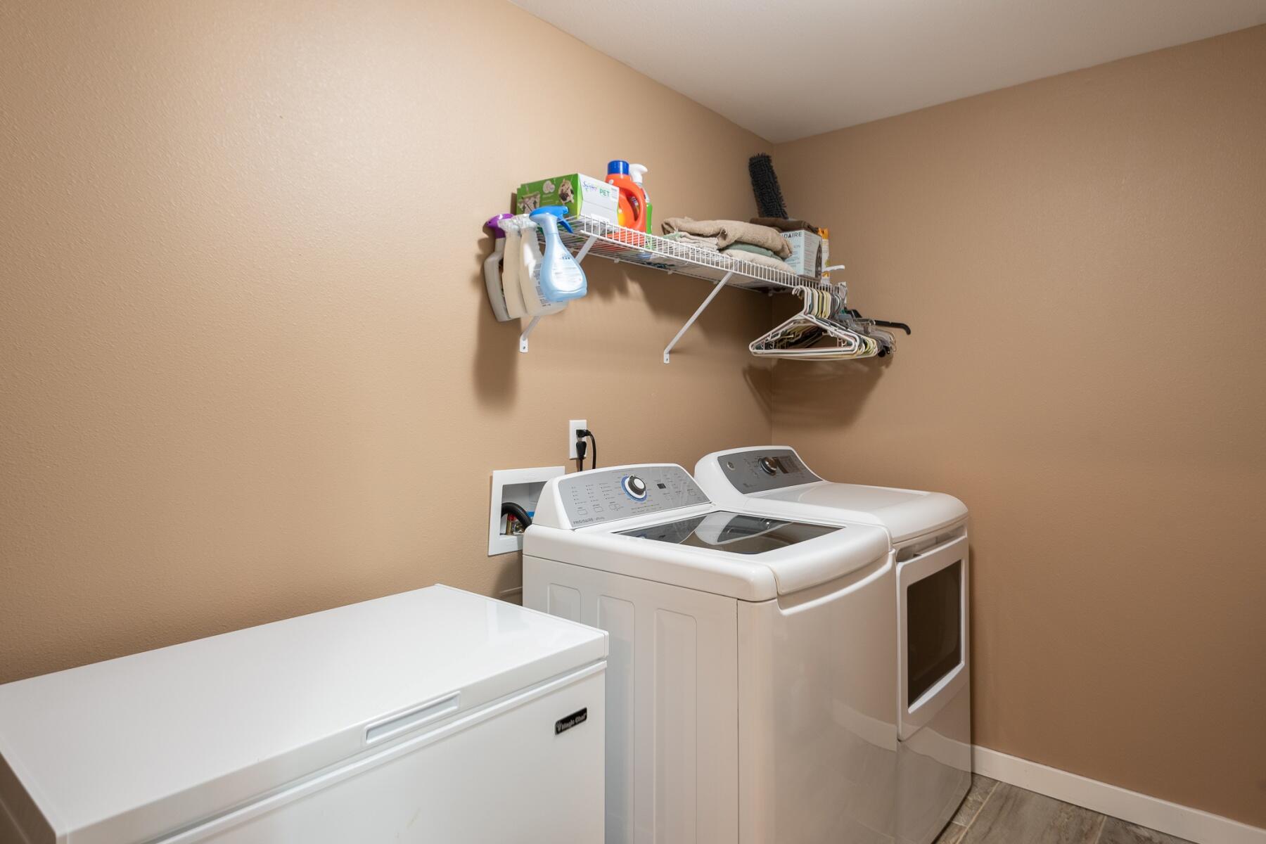 56221 Tree Duck Road Bend, OR 97707 - Photo 22 of 33 batch_21 laundry room
