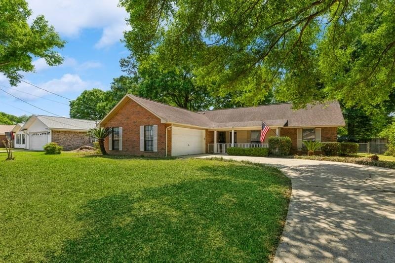 858 Valley Ridge Circle Pensacola, FL 32514 - Photo 3 of 37